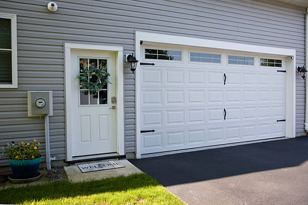 24/7 Emergency Garage Door Panel Replacement experts in Lake Isabella, MI